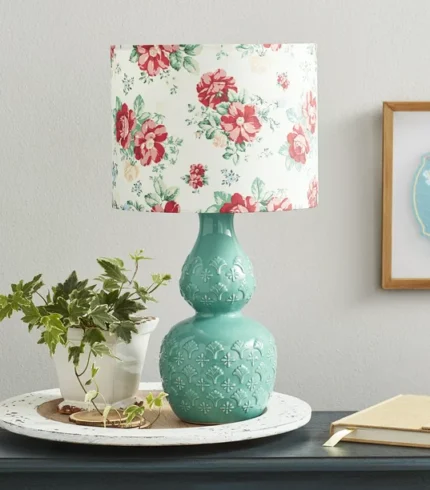 Woman Vintage Floral Table Lamp – Green 1